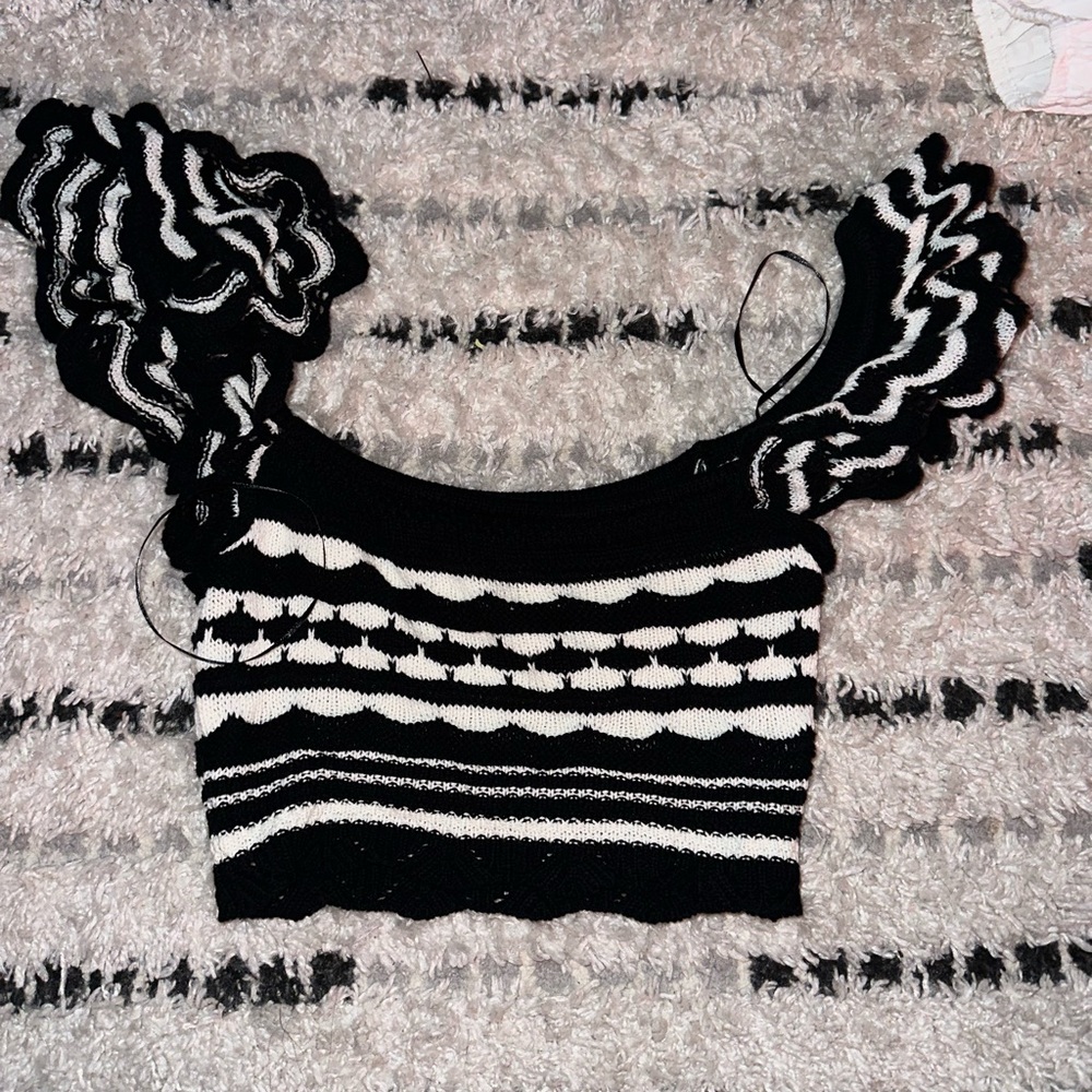 H&M Ruffle-Sleeve Knit Top